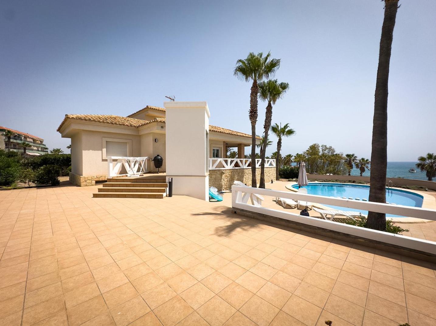 Frontline Beach Villa Playa Flamenca Orihuela Dış mekan fotoğraf